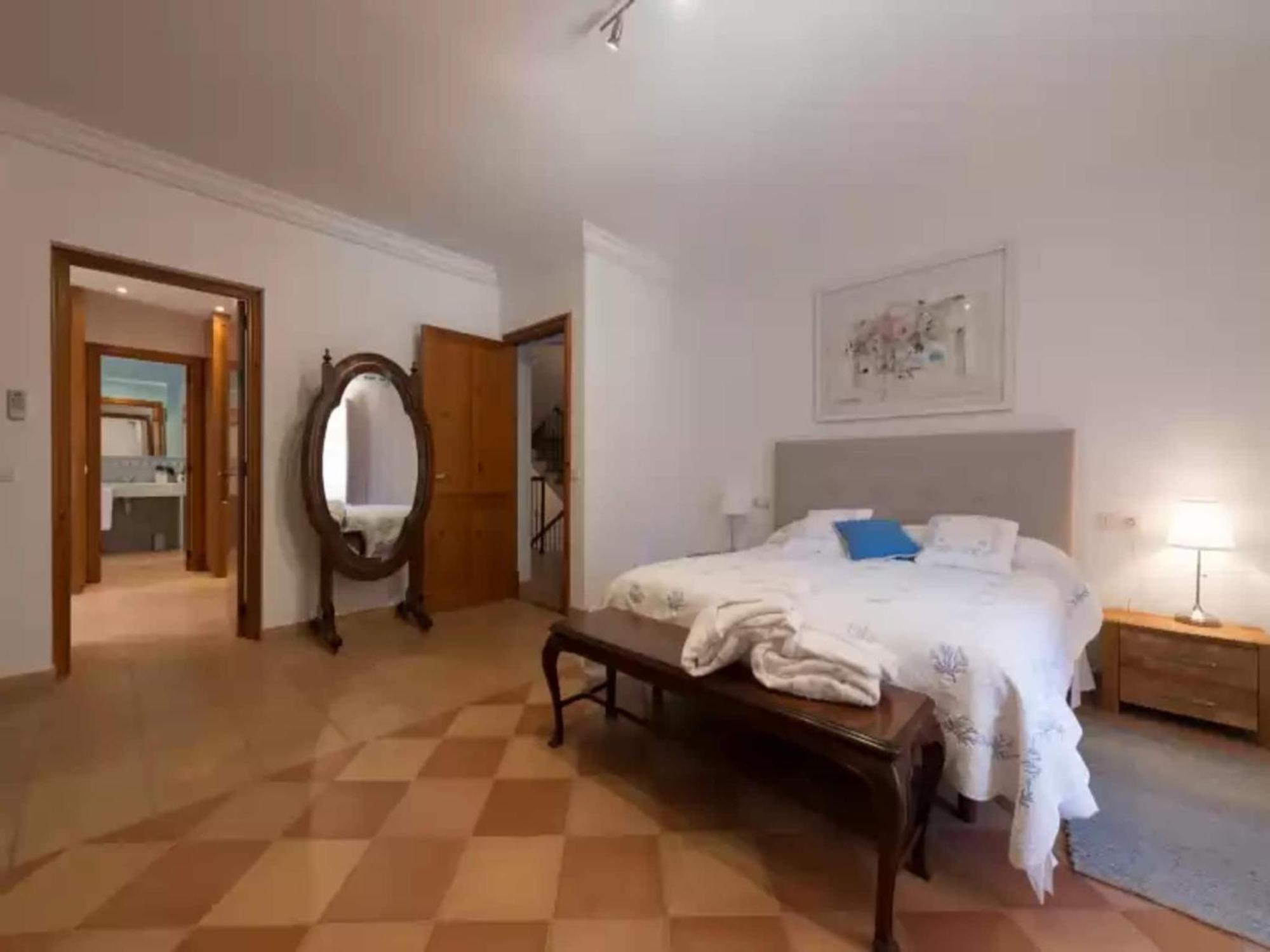 Villa With Private Pool In *