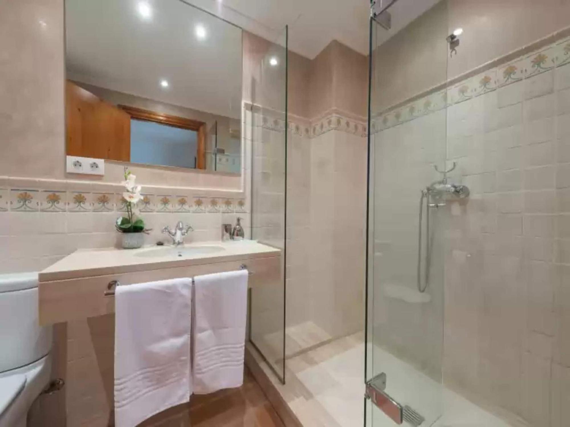 Villa With Private Pool In *