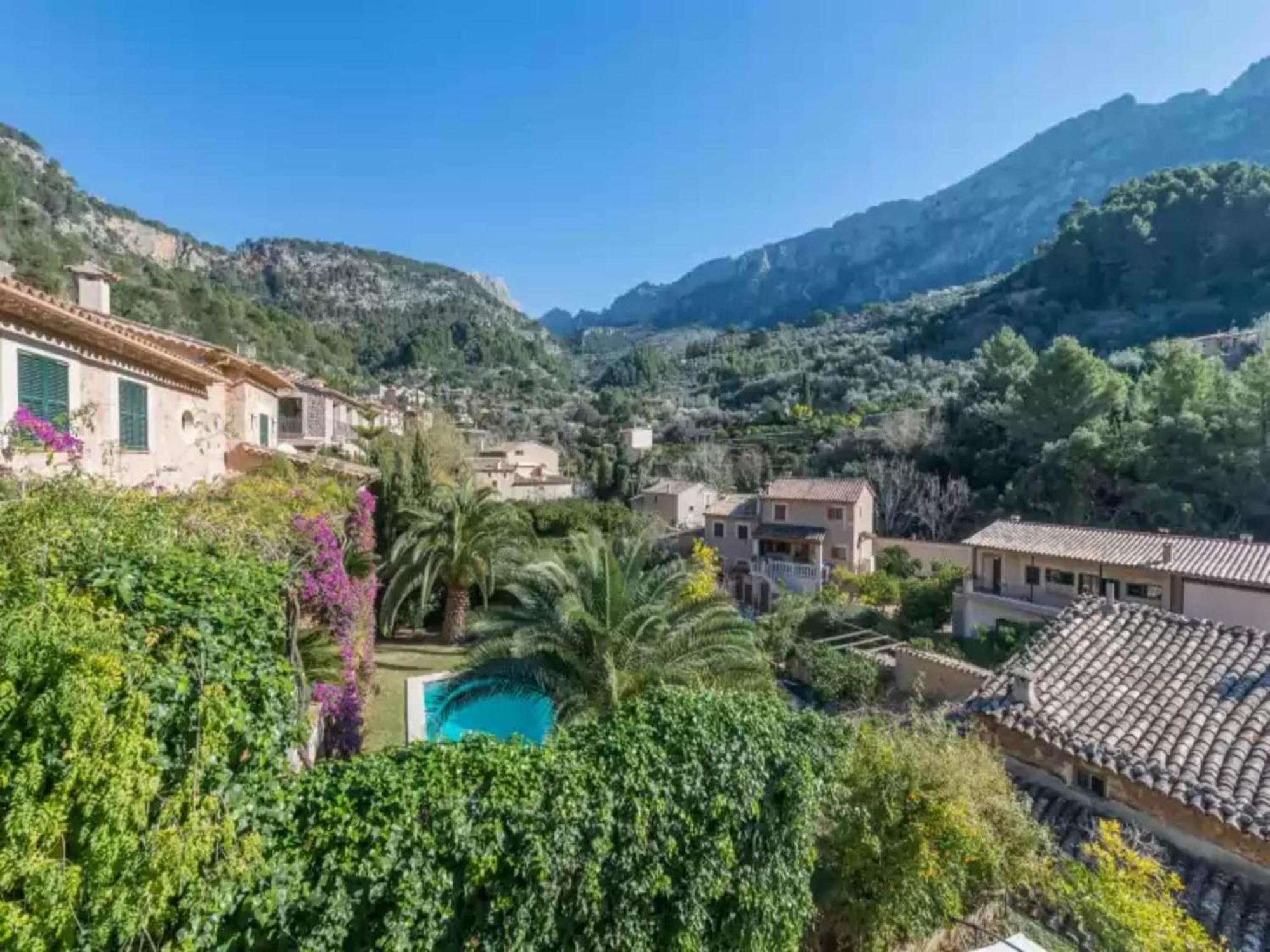 Villa With Private Pool In *